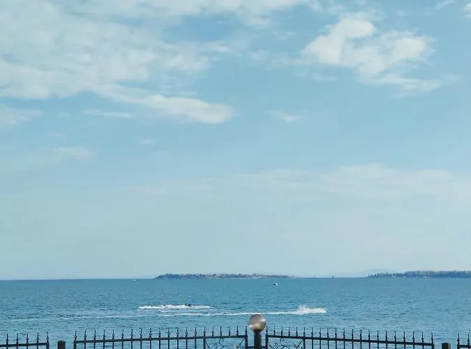 Апартаменти Vista Mare *